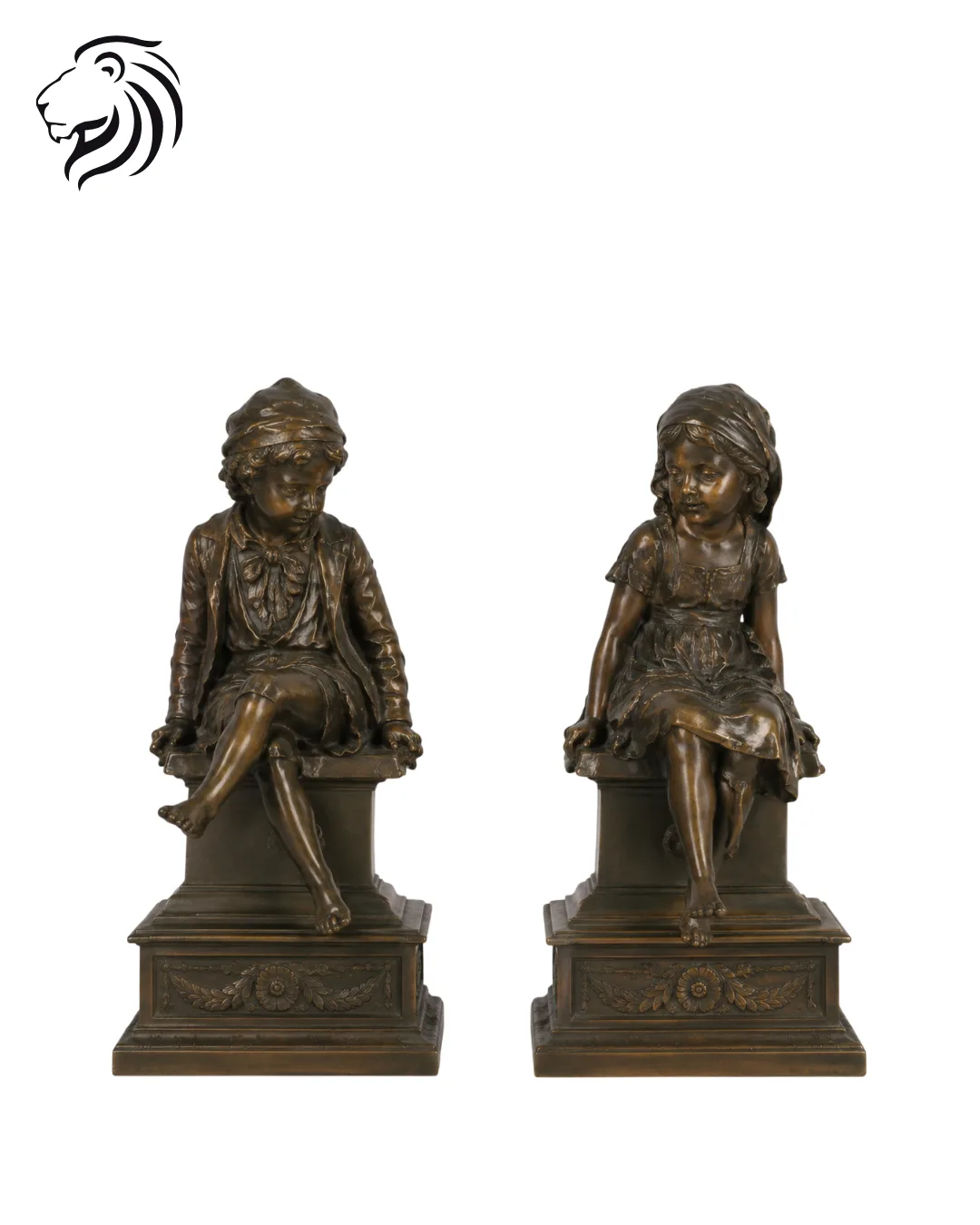 Paire de figures assises en bronze