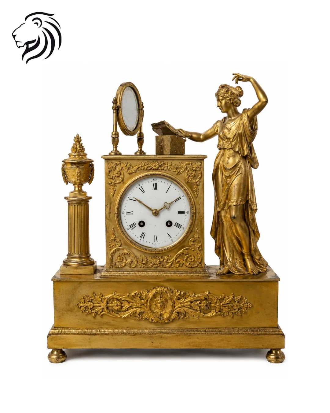 Pendule dorée aux figures