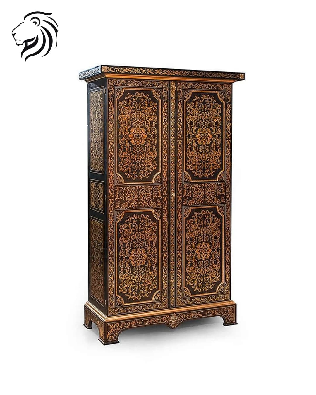 Importante armoire à deux corps sculptée de rinceaux