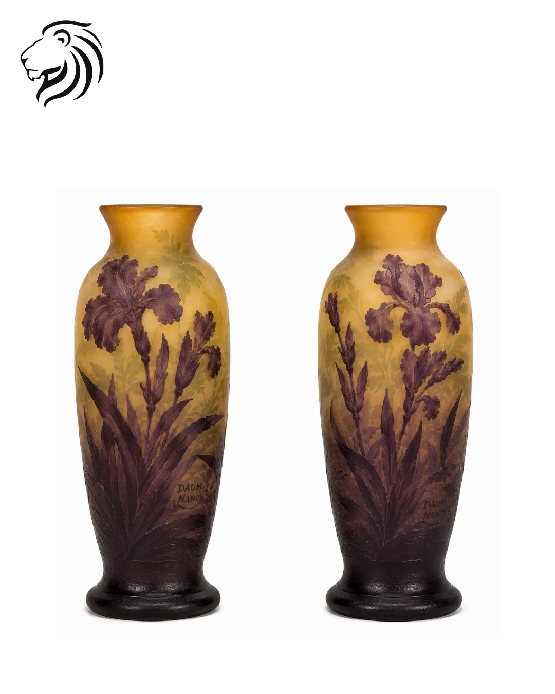 Paire de vases en verre camée à décor floral