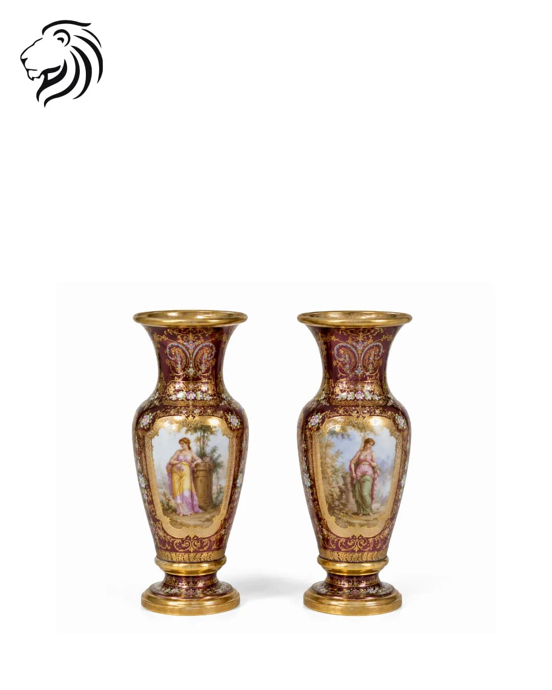 Paire de vases en verre émaillé polychrome