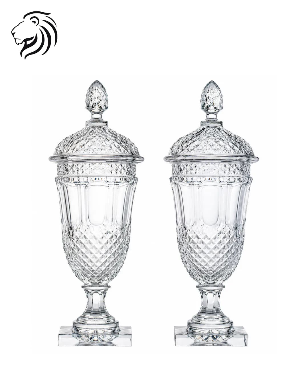 Paire de grands bocaux couverts en cristal