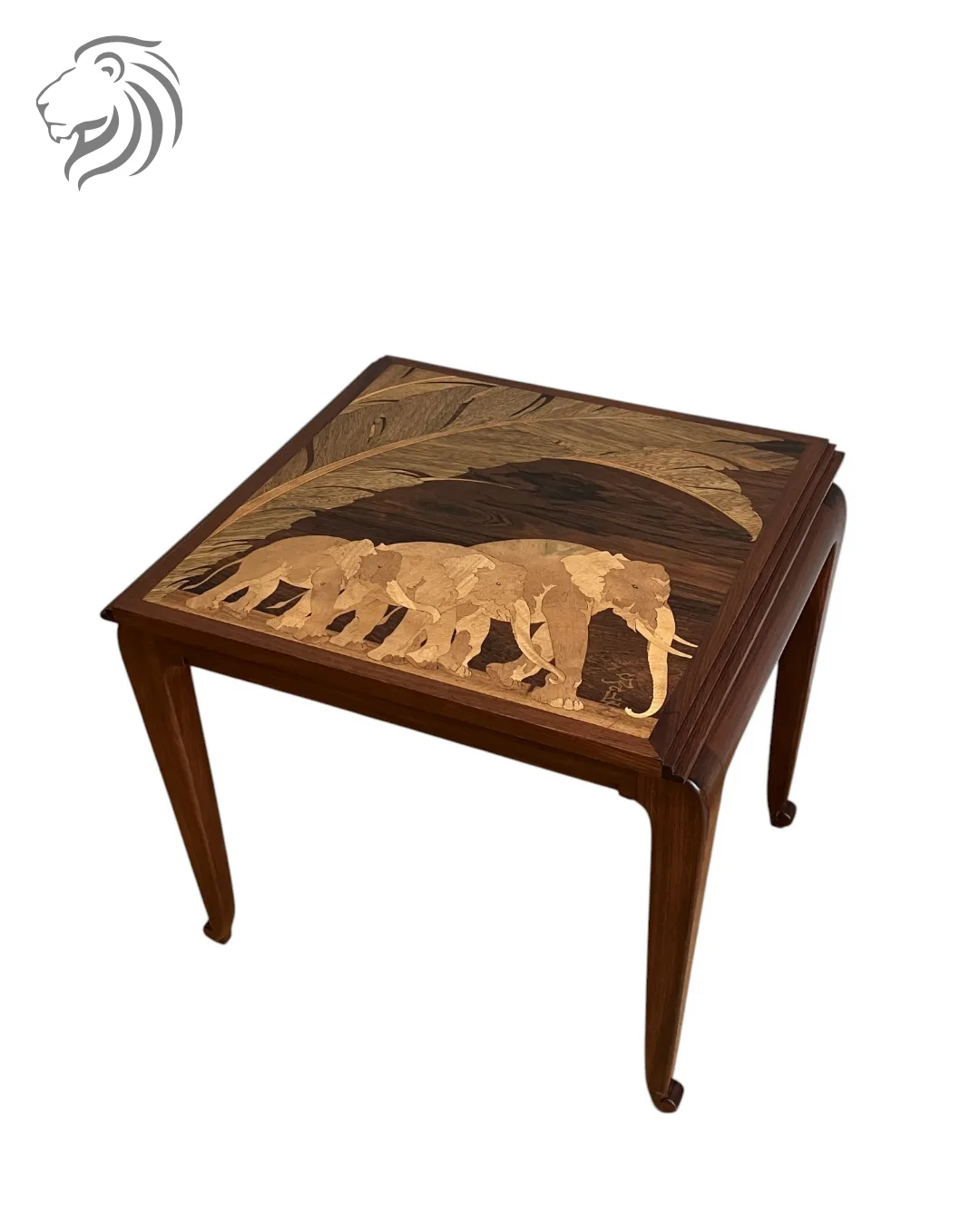Table basse aux éléphants sous les bananiers