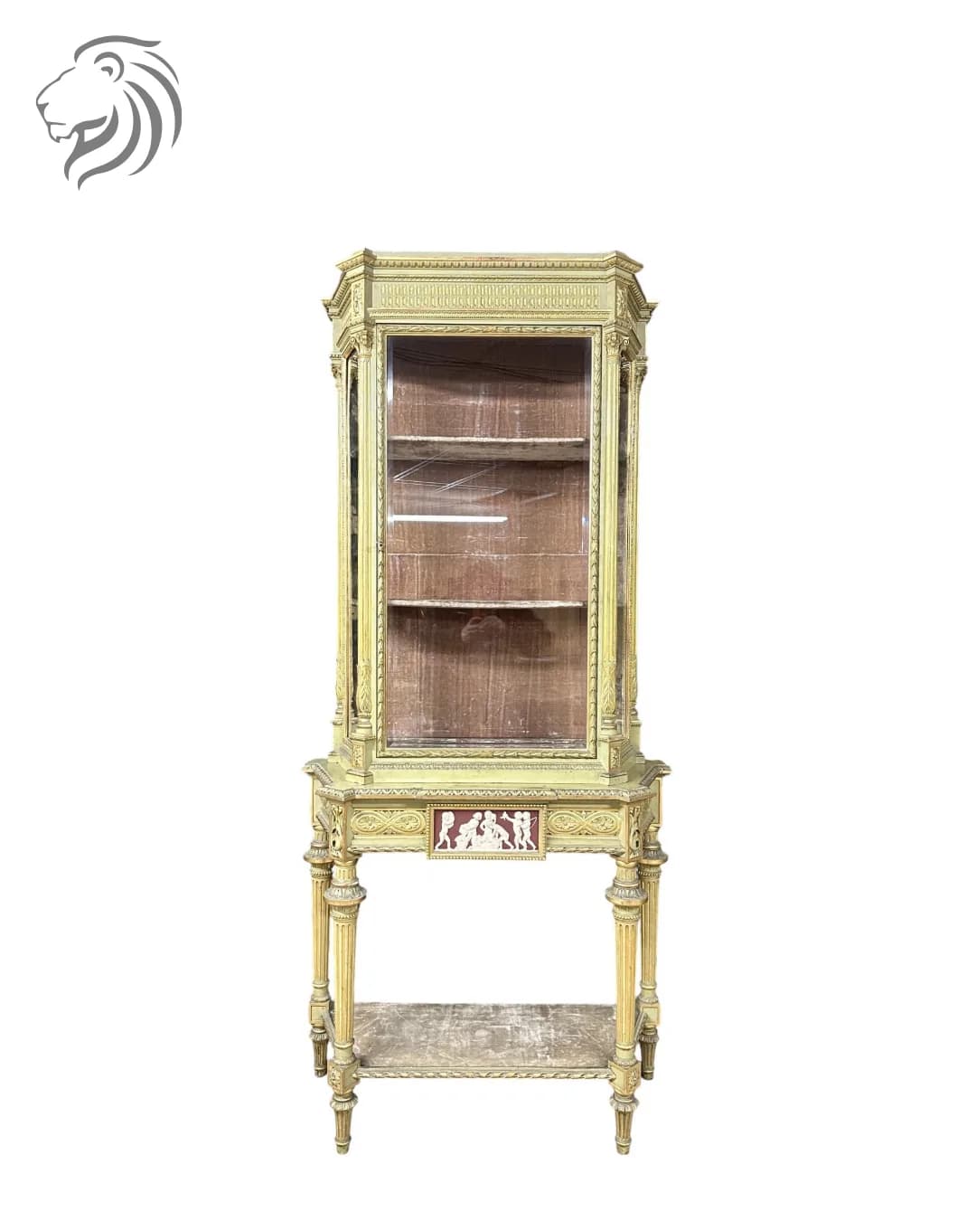 Grande vitrine en bois laqué vert et décor doré